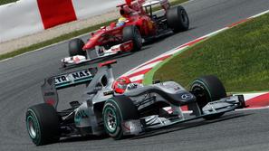Michael Schumacher je bil sicer četrti, a se je več branil kot napadal. (Foto: E