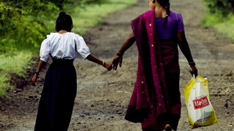 Letošnja tema Fotopuba bo vzpostavljanje stika.