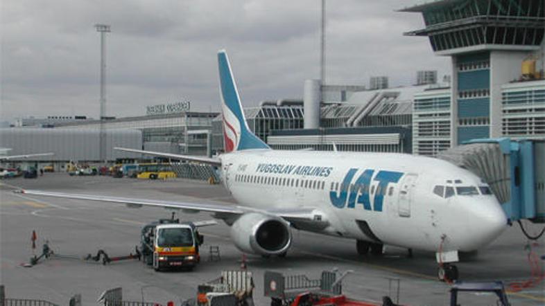 Letalo srbske družbe Jat je zdrsnilo s pristajalne steze.