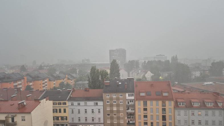 Gradec Graz Jakomini nevihta