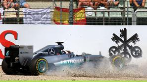 nesreča Lewisa Hamiltona