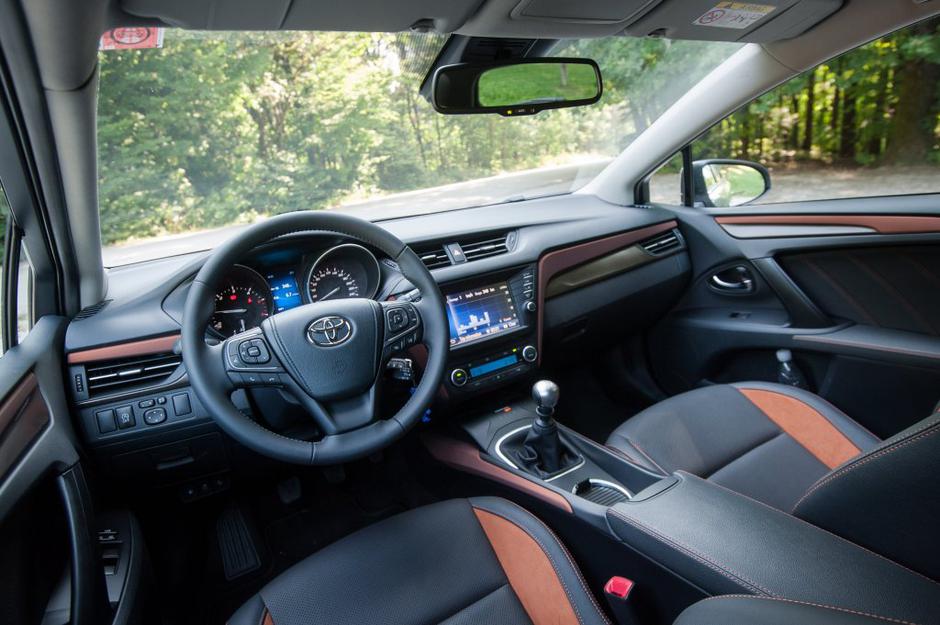 avensis | Avtor: Anže Petkovšek