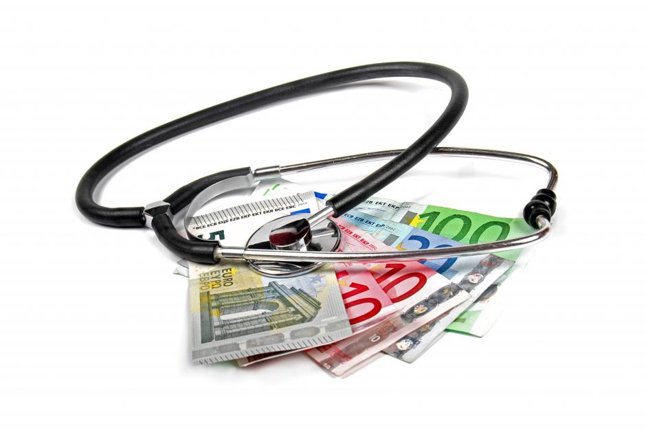 zivljenje 18.12.13. stetoskop, denar, foto: shutterstock | Avtor: Shutterstock