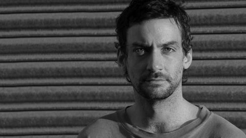 Nadarjeni multiinstrumentalist, producent in didžej Simon Green, bolje znan kot 