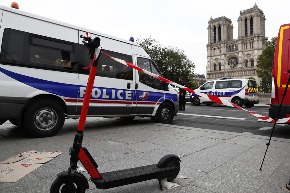 Napad na policiste v Parizu
