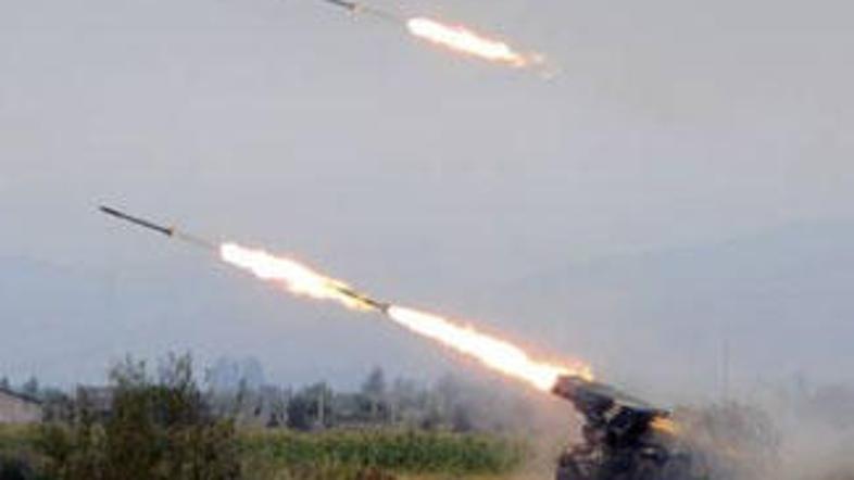 Gruzijska vojska raketira položaje južnoosetijskih upornikov. Možnosti za umirit