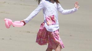 Suri v petkah na plaži. (Foto: Flynet)