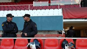 Sevilla Maribor Evropska liga šestnajstina finala policija policista policaja če