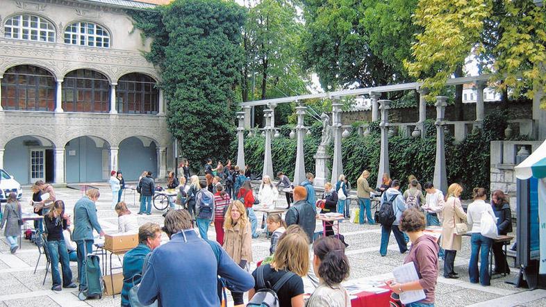 Rabljene učbenike bo mogoče kupiti v preddverju ljubljanskih Križank. (Foto: Man