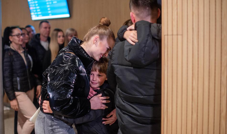 Na Brniku pristala že 3 letala s Slovenci, ki so ostali ujeti na Bližnjem vzhodu