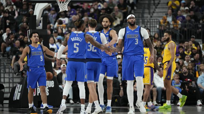 Lakers : Mavericks