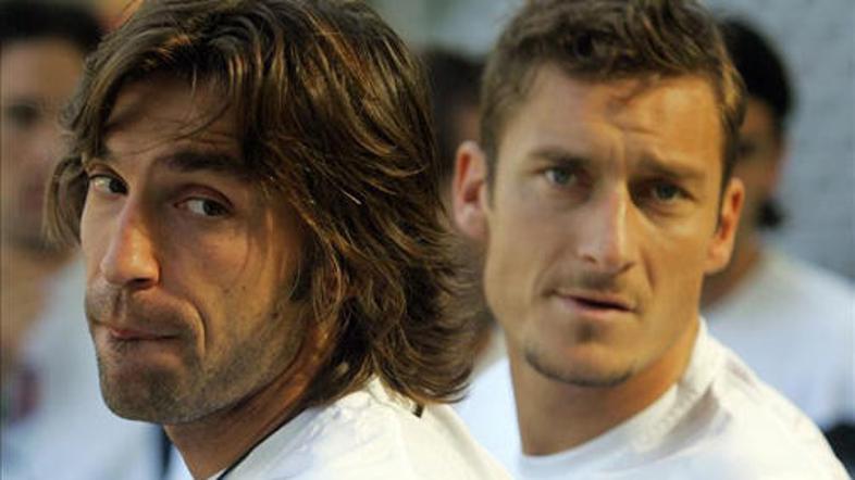 totti_pirlo_action_inside