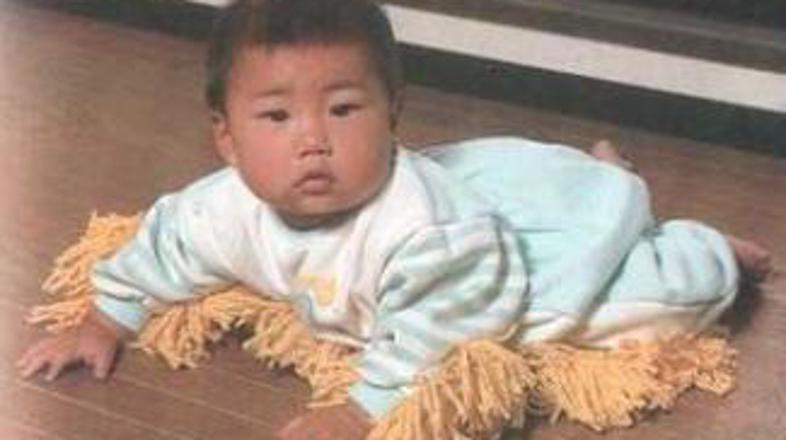 Malček v Baby Mopu.