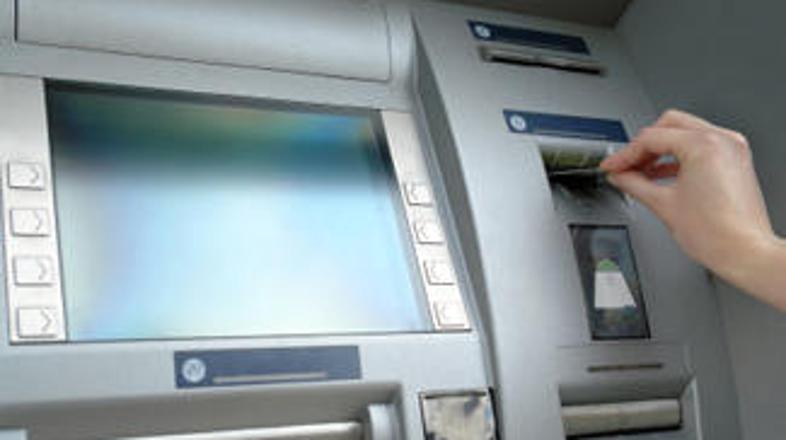 Namesto denarja je na roke dobil lisice.