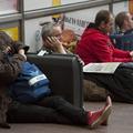 Takšno je trenutno razpoloženje na švedskem letališču Arlanda. (Foto: Reuters)