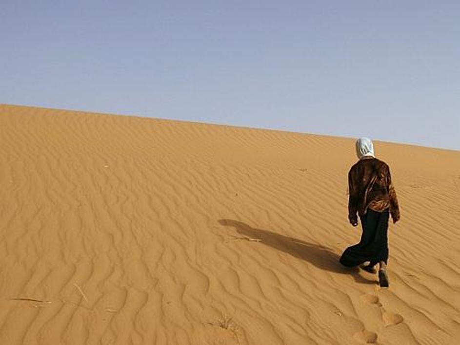 V okolici Timimouna se dvigajo peščene sipine.