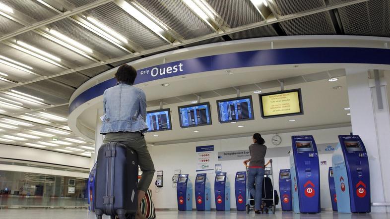 Francija, stavka kontrolorjev letenja, Pariz, potniki, letališče