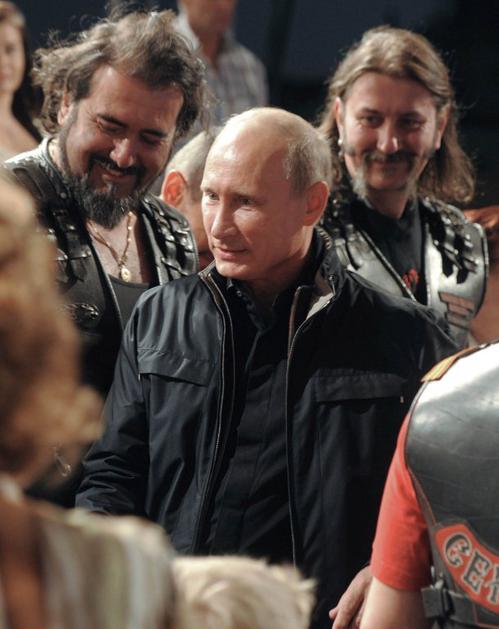 Vladimir Putin na motorju.