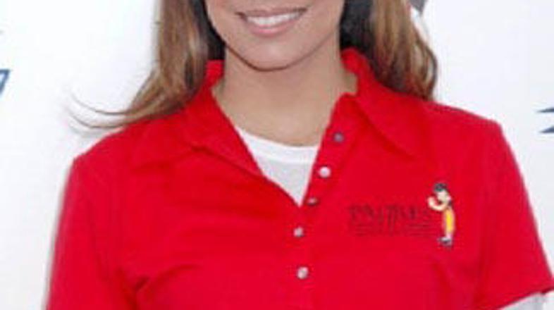 Eva obožuje otroke, zato jim želi pomagati.