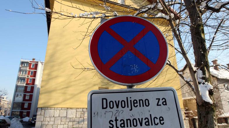 Lastniki zemljišča ob stanovanjskem bloku lahko sprožijo postopek oziroma dajo p