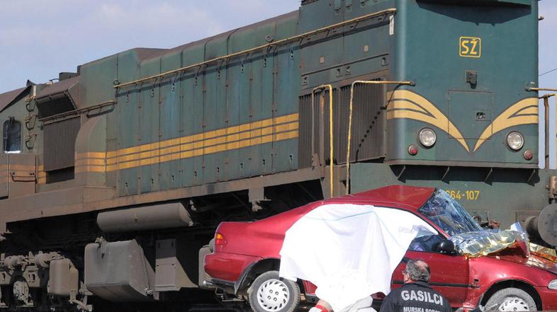 V Puconcih strojevodja kljub takojšnjemu aktiviranju zavore naleta ni mogel prep