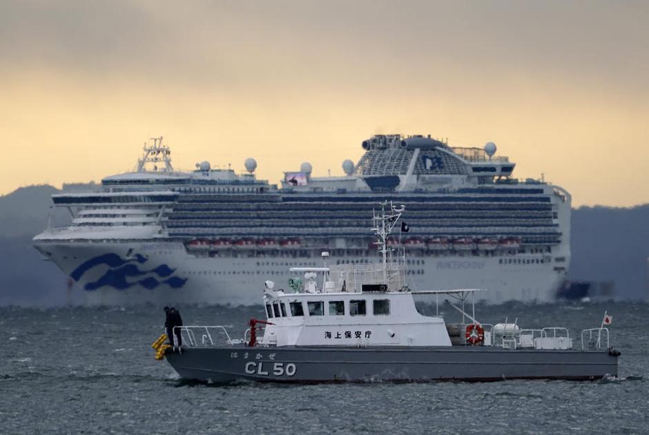 Ladja pred japonsko obalo | Avtor: 