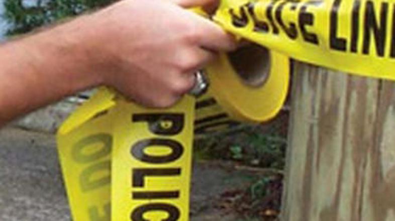 Moški se je odpravil od hiše, a so ga prestregli policisti, ki pa ga niso mogli 