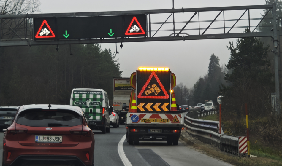 Pozor, močno je počilo, avtocesta je zaprta