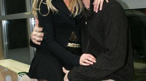 Saša in Miha sta po porodu nasmejana do ušes.