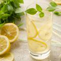 Limonada z baziliko