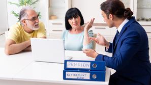 Zavarovanje, zavarovalnica, agent, sestanek, svetovalec, svetovanje, finance