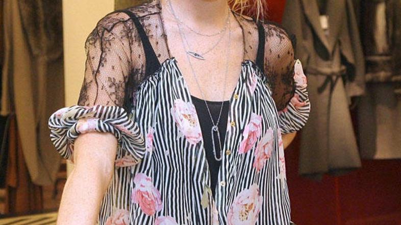 Za osebne težave Lindsayjin oče krivi njeno mamo Dino.