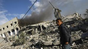 Izraelska ofenziva na Gazo je v dobrih treh tednih zahtevala več kot 1300 žrtev 
