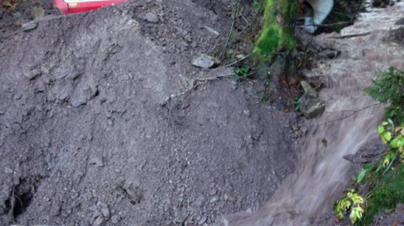 Odstranjevanje posledic vremenskega neurja v Poljanski dolini