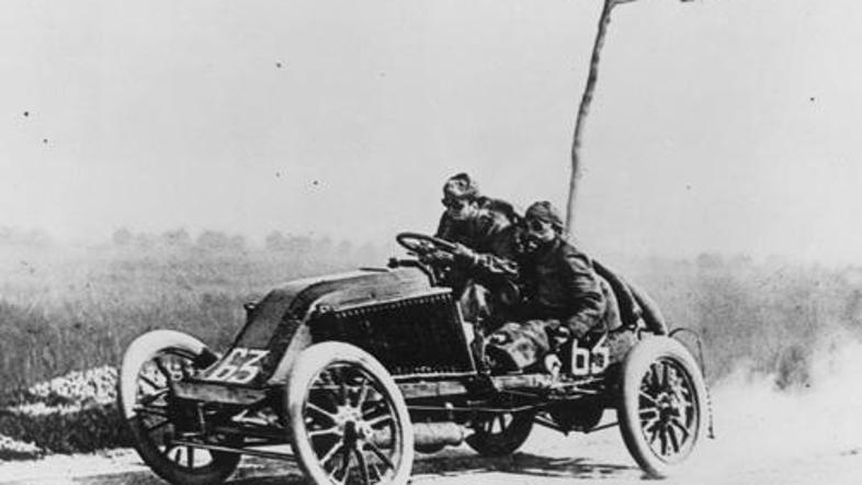 Francija je domovina avto-moto športa. Takole se je podil Marcel Renault leta 19
