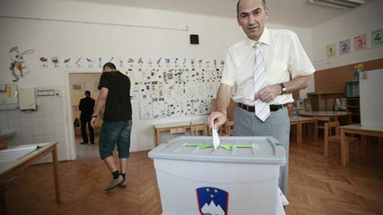 Janša naj bi v želji po dodatnih volivcih nastopil tudi v "ekskluzivnem" intervj