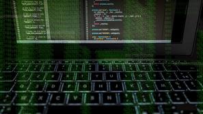 računalnik koda kibernetski napad