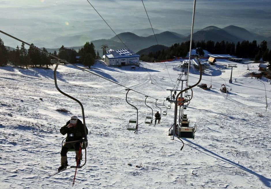 slovenija 06.12.07 zicnica, smucarji, sneg, smucisce, Krvavec; foto:sasa despot | Avtor: Saša Despot