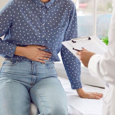 Bolečine, trebuh, zdravnik, zdravniški pregled, bolezen, pacient, ambulanta