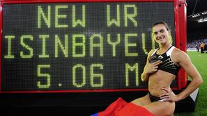 Jelena Isinbajeva je že velikokrat popravila svoj svetovni rekord. (Foto: EPA)
