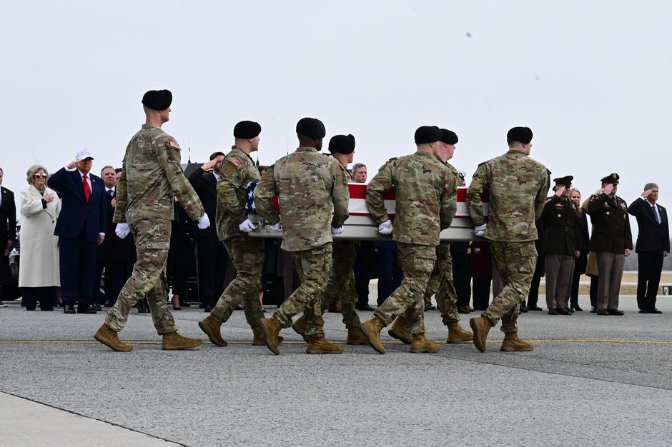 trupla pokojnih ameriških vojakov pripeljana v Delaware | Avtor: Profimedia