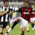 Kapetan AC Milana Paolo Maldini (desno), ob njem strelec Vincenzo Iaquinta, je o