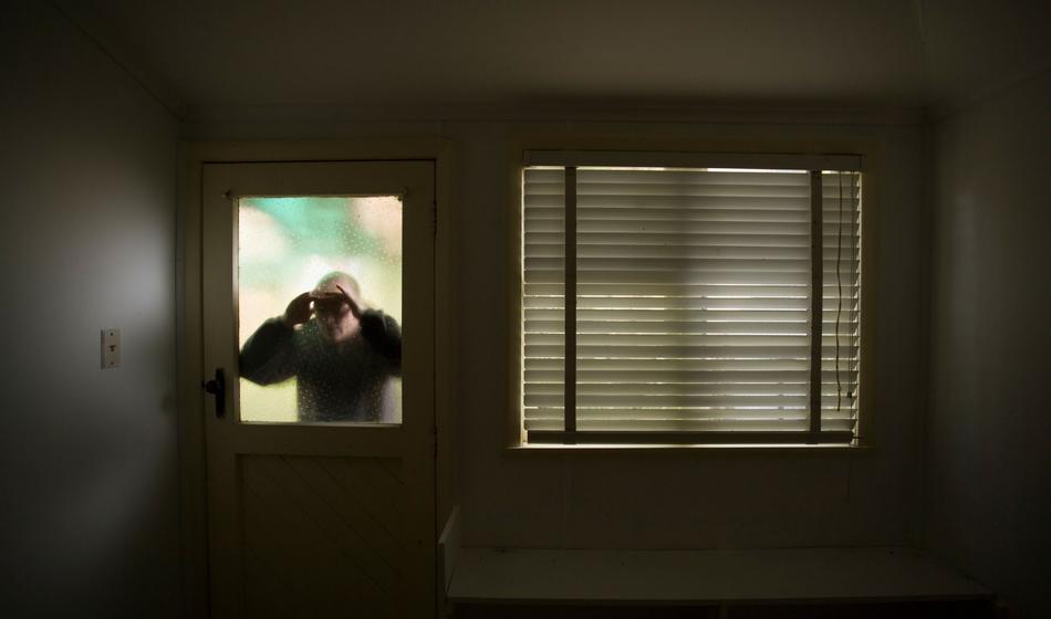 Vdrl v hišo in ukradel le en prstan