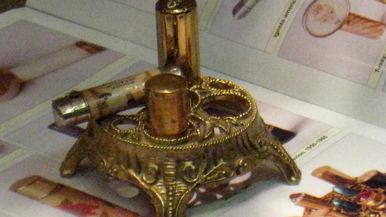 Zasebna zbirka šmink in pudrnic princese Taxis, sicer tudi lastnice devinskega g