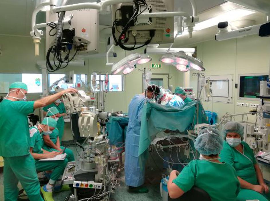 Otroška srčna kirurgija - operacija v UKC