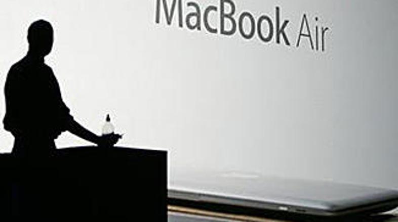 Apple je predstavil najtanjši prenosnik na svetu.