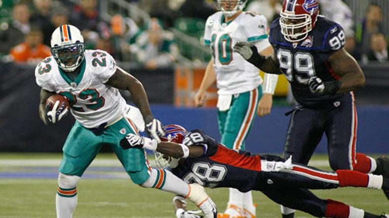 Billsi in Dolphinsi so igrali v Torontu. A NFL Torontončane ni navdušil. Tekma j