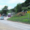 Cesto pri Poljanah, kjer promet poteka enosmerno izmenično, naj bi uredili do ko