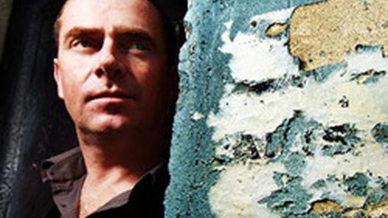 Nick Warren je kmalu potem, ko je spoznal producenta Jodyja Wisternoffa, zaplava