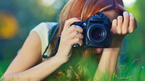 fotoaparat ženska